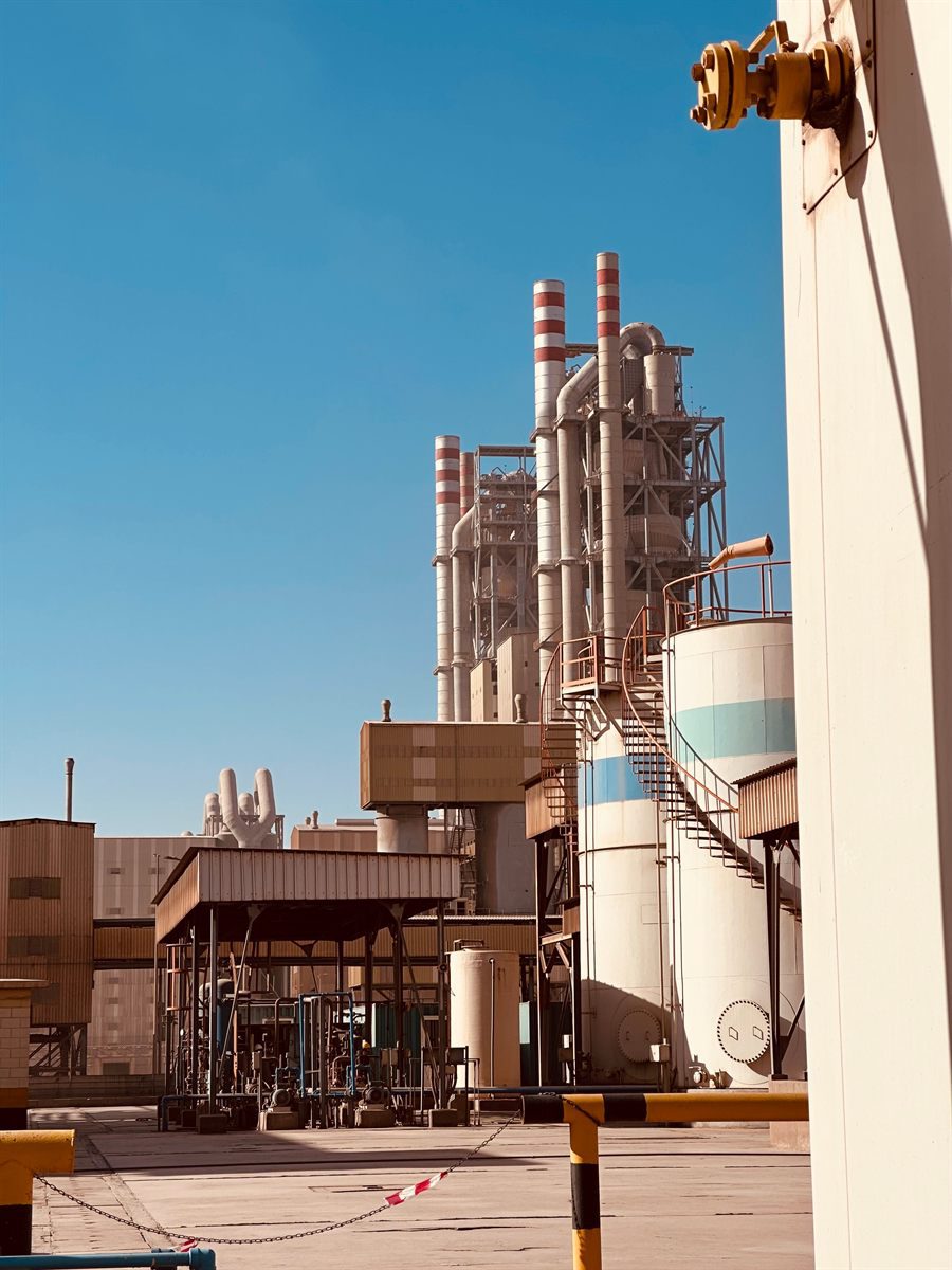 Process plant with columns and tanks under a clear sky