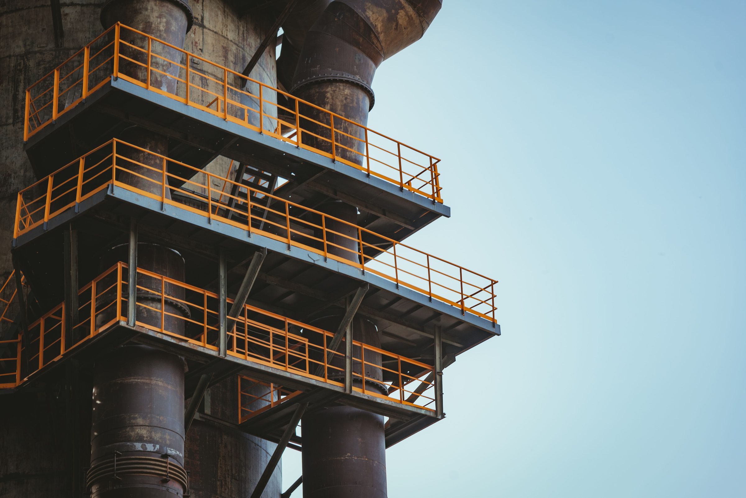 Process structure and stacks on an industrial site